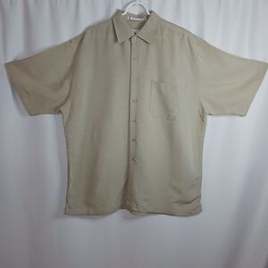 Geoffrey Beene Heathered Beige Short Sleeve Button Up Shirt.